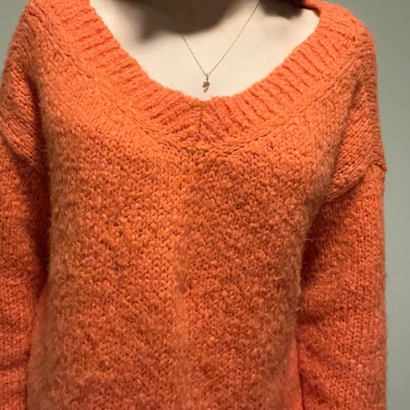 Club Monaco - V-Neck Knit Sweater: Women's S/P Wool and Acrylic Mix - Picture 2 of 6